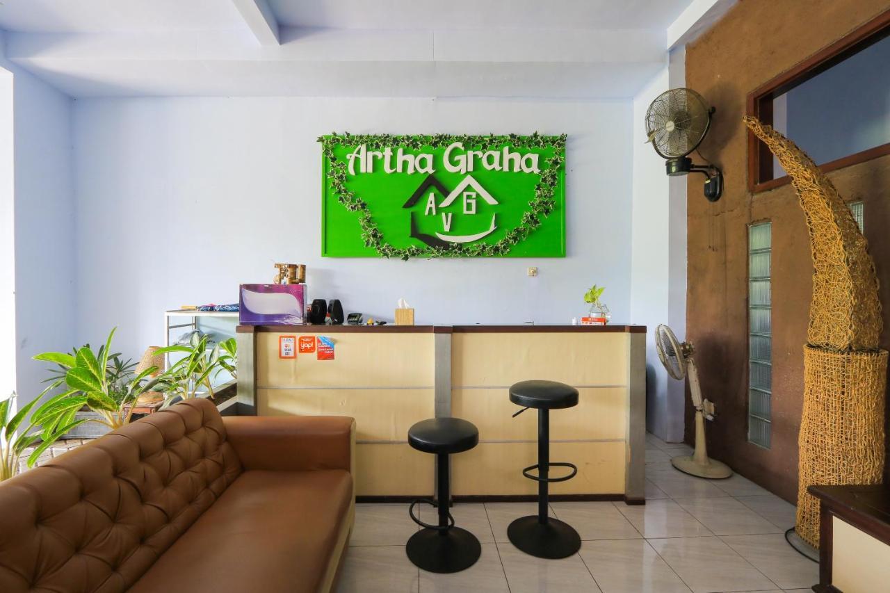 Oyo 2453 Artha Graha Vip Hotel Banyuwangi  Exterior photo