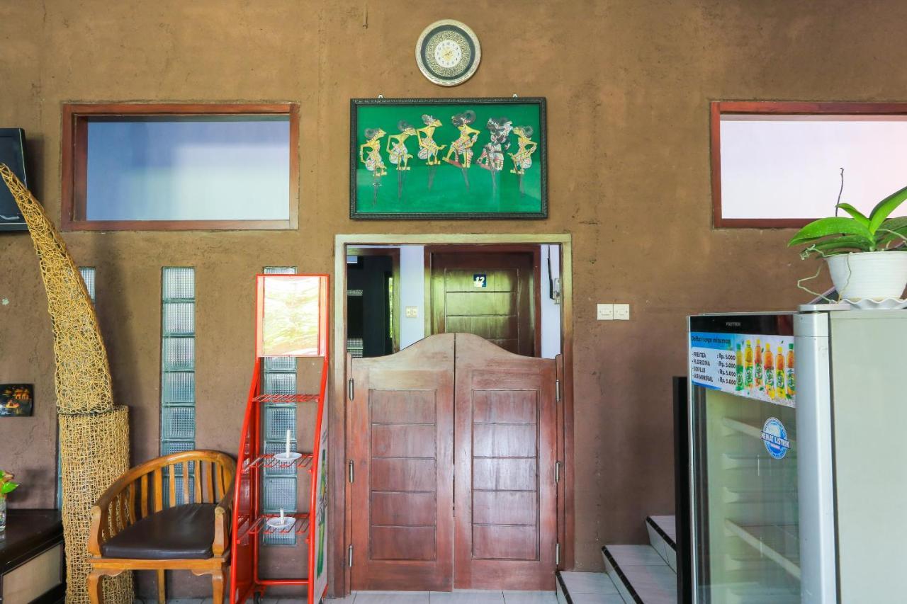 Oyo 2453 Artha Graha Vip Hotel Banyuwangi  Exterior photo